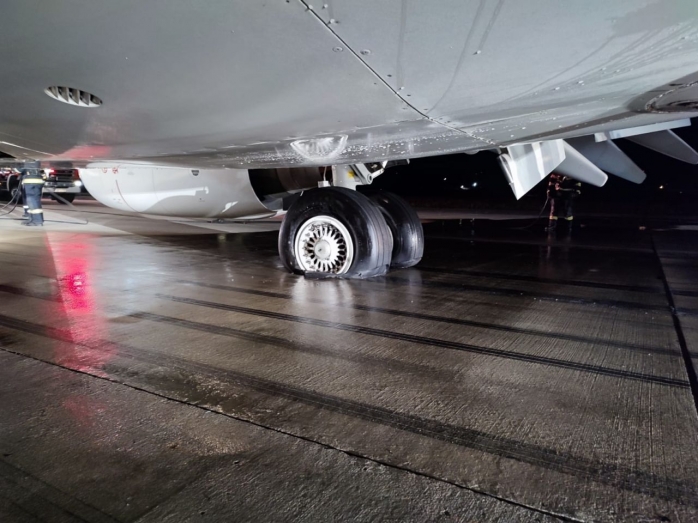 Aeroportul din Cluj, ÎNCHIS. Vor fi întârzieri de până la 3 ore, în urma incendiului la avionul aterizat din Egipt.